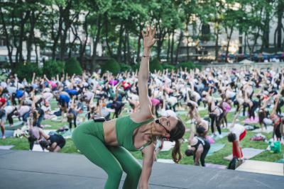 /assets/uploads/images/general/Wednesday-Yoga_Bryant-Park_2025-06-04_Joseph-Buscarello_100_web.jpg