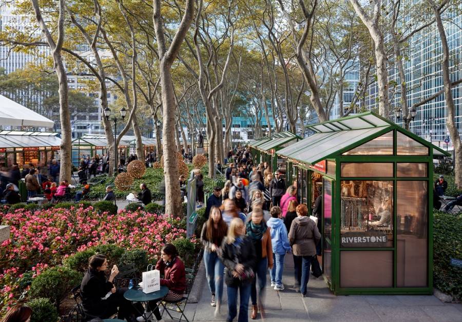 Holiday Market in New York City at Bryant Park.🦎 Explore um universo de diversão e